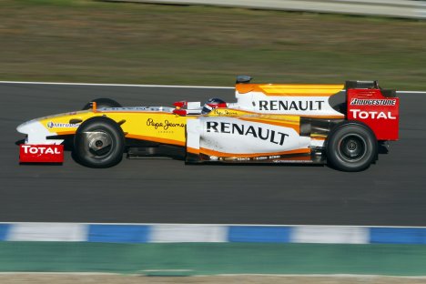 Efter succes i den store Formel Renault klasse blev det til en test for Bertrand Baguette
(Foto: Renault F1)